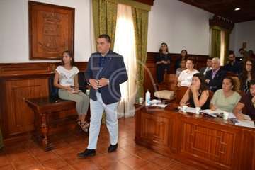 Héctor León toma posesión como concejal en Telde (Foto TA y Daniel Amador)